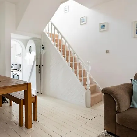 Just Beachy - 2 Bedroom Traditional Cosy Fisherman's