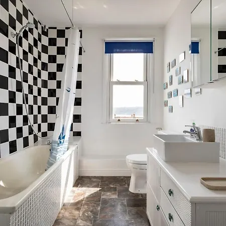 Just Beachy - 2 Bedroom Traditional Cosy Fisherman's בית נופש *