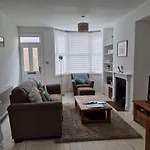 Just Beachy - 2 Bedroom Traditional Cosy Fisherman's *