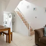 Just Beachy - 2 Bedroom Traditional Cosy Fisherman's