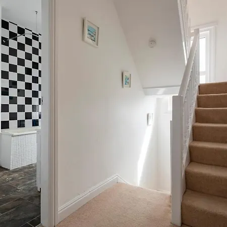 Just Beachy - 2 Bedroom Traditional Cosy Fisherman's *