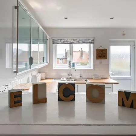 Just Beachy - 2 Bedroom Traditional Cosy Fisherman's Feriehus *