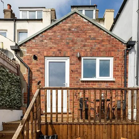 Just Beachy - 2 Bedroom Traditional Cosy Fisherman's * Scarborough