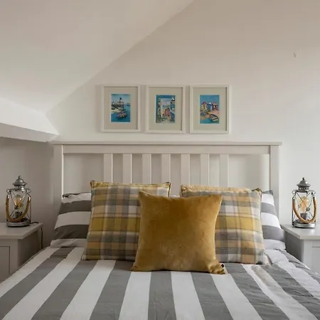 Just Beachy - 2 Bedroom Traditional Cosy Fisherman's * Scarborough