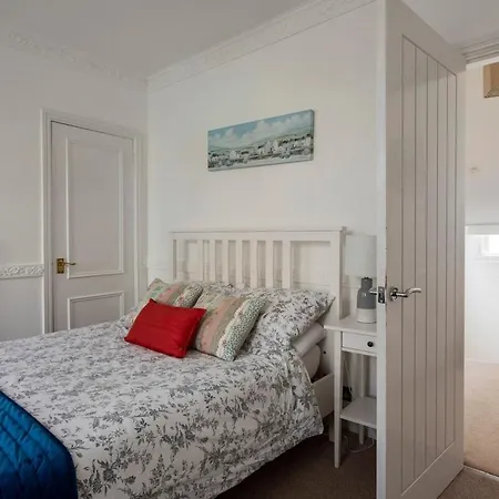 Just Beachy - 2 Bedroom Traditional Cosy Fisherman's Feriehus *