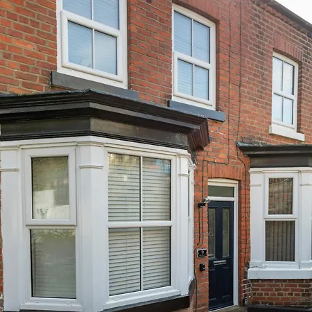 Just Beachy - 2 Bedroom Traditional Cosy Fisherman's Scarborough