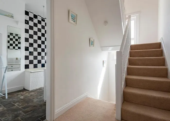 Just Beachy - 2 Bedroom Traditional Cosy Fisherman's *