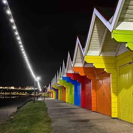 Just Beachy - 2 Bedroom Traditional Cosy Fisherman's Scarborough